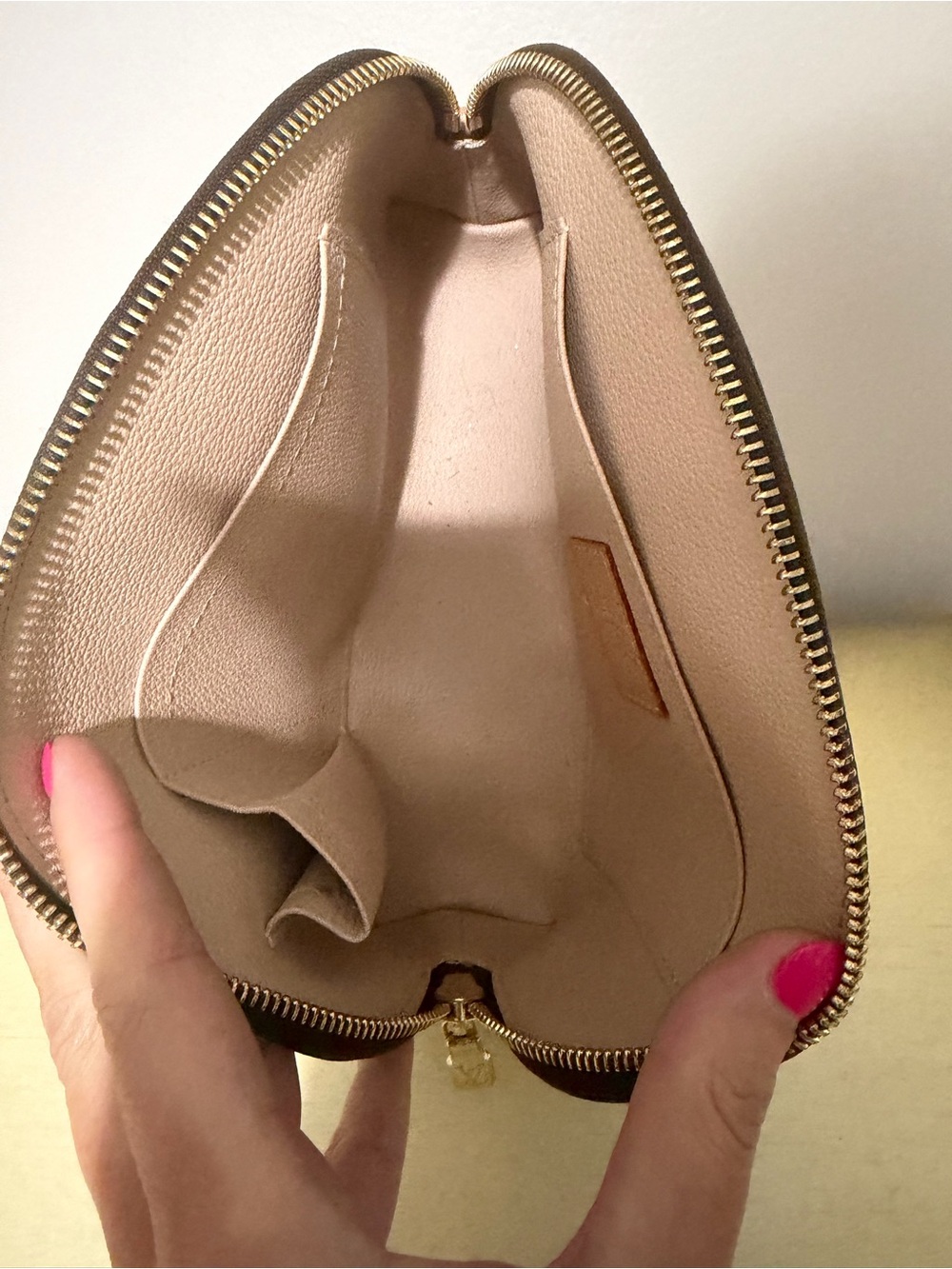 Authentic‼️Louis Vuitton Monogram Dome Cosmetic pouch - Picture 2 of 3